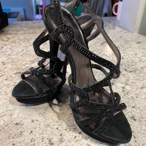 Pelle Moda High Heel Size 7M Black with Black Rhinestones - Picture 2 of 10